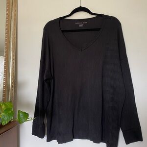 American Eagle black ribbed v neck long sleeve shirt size XL